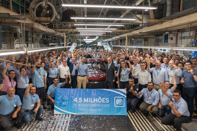 Evento na GM celebrou a marca de 4,5 milhões de carros produzidos em Gravataí