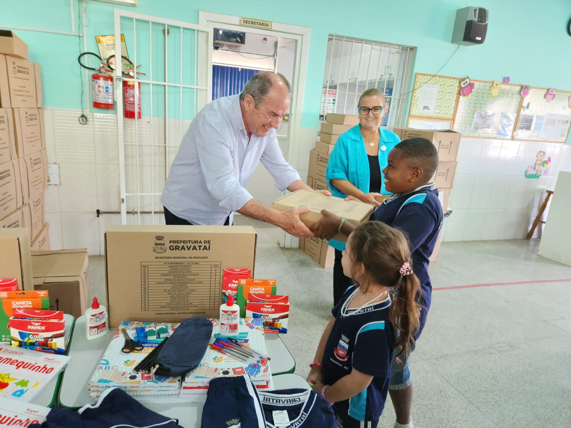 Prefeitura inicia a entrega de materiais escolares aos alunos em Gravataí