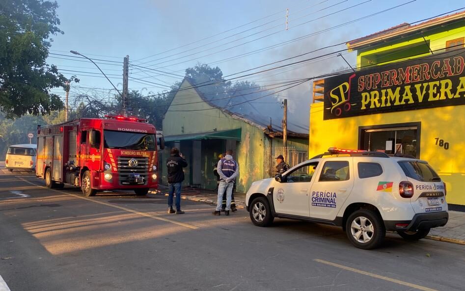Bombeiros encontram corpo carbonizado após incêndio em Gravataí