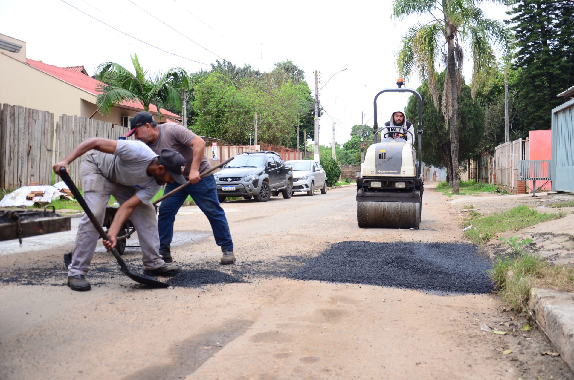 Operação Tapa Buracos passa por mais um bairro de Gravataí