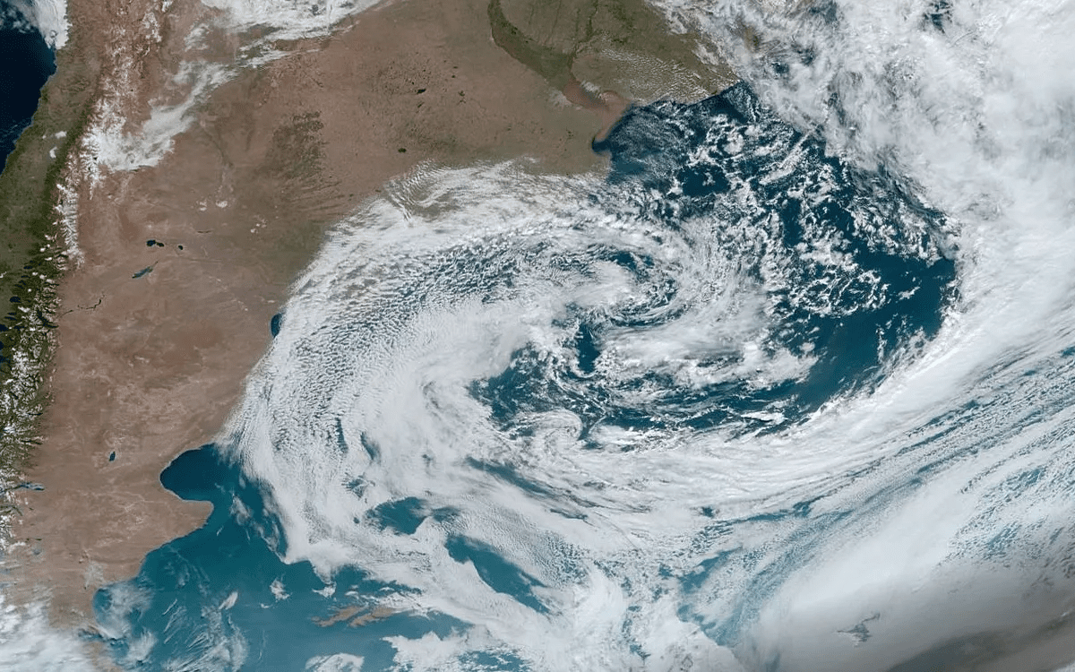 Centro do ciclone vai estar sobre Porto Alegre na noite de hoje, diz MetSul