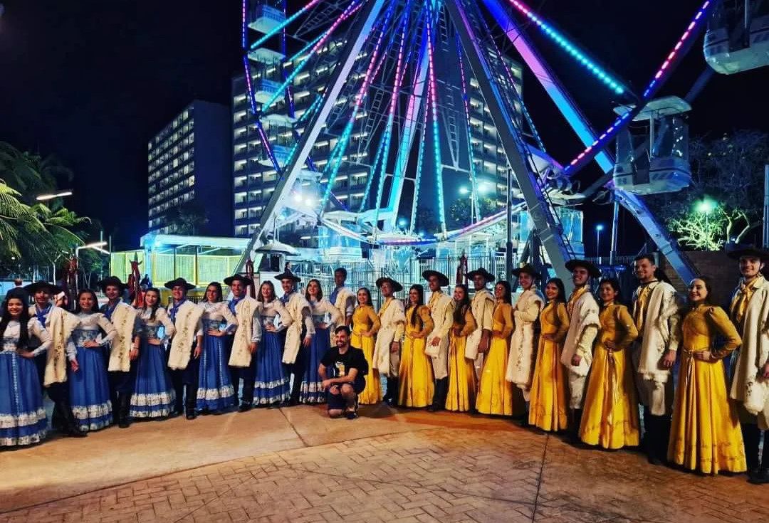 Grupo juvenil de CTG gravataiense encanta público do Festival do Folclore de Olímpia