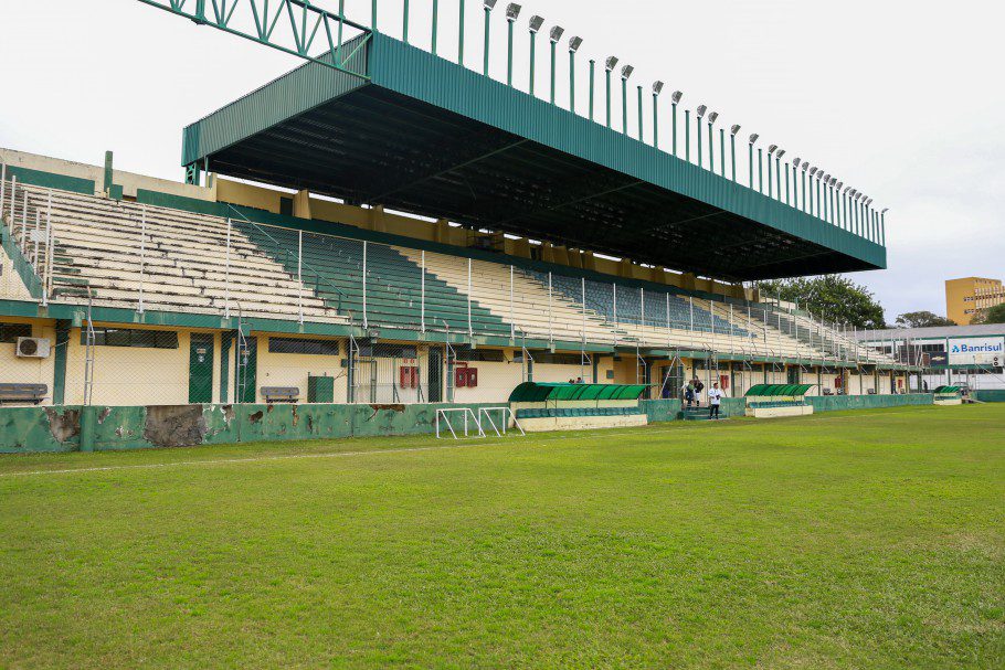 Justiça cancela leilão do estádio do Cerâmica em Gravataí