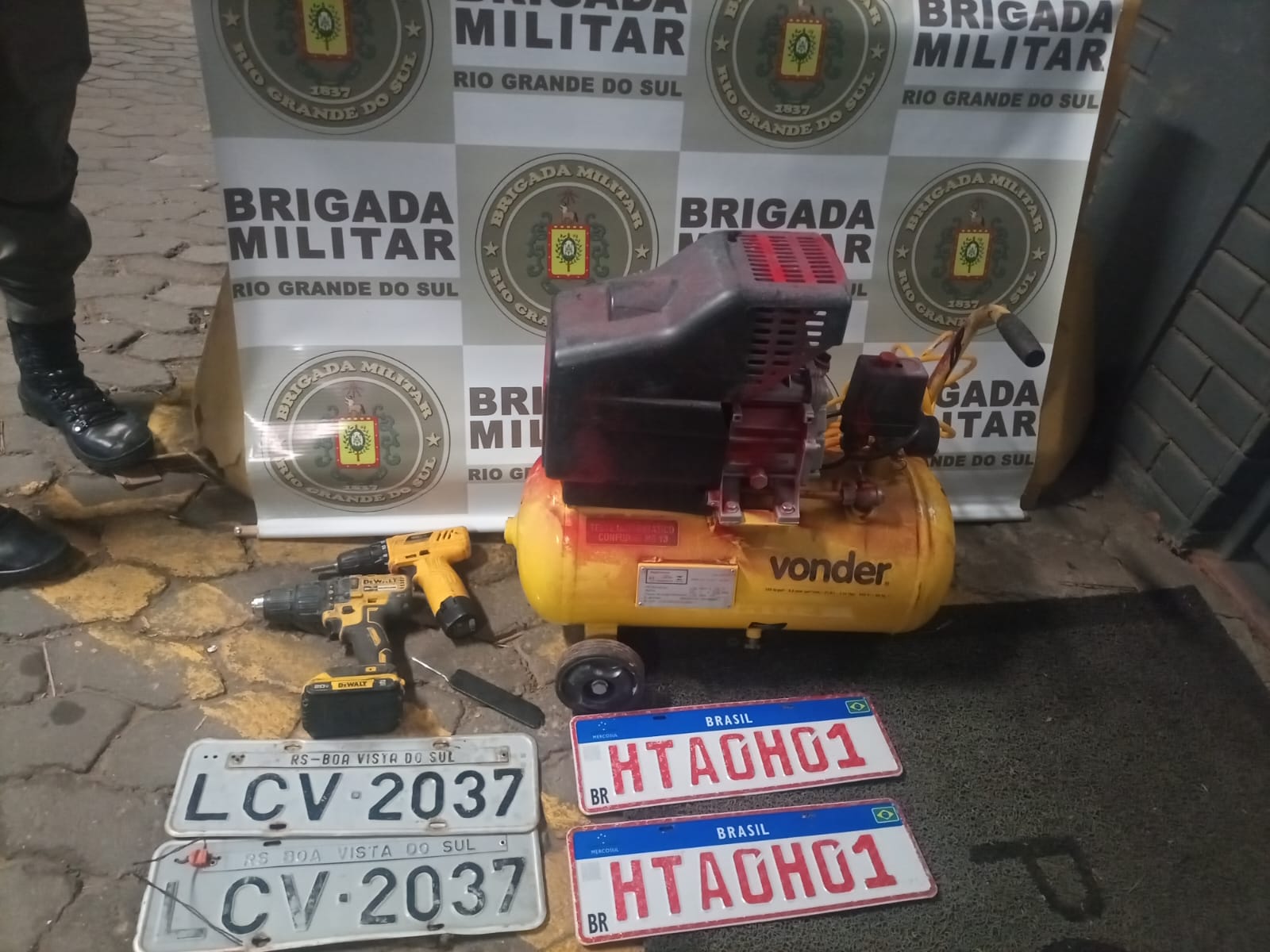 Brigada Militar recupera em Gravataí caminhão e objetos furtados