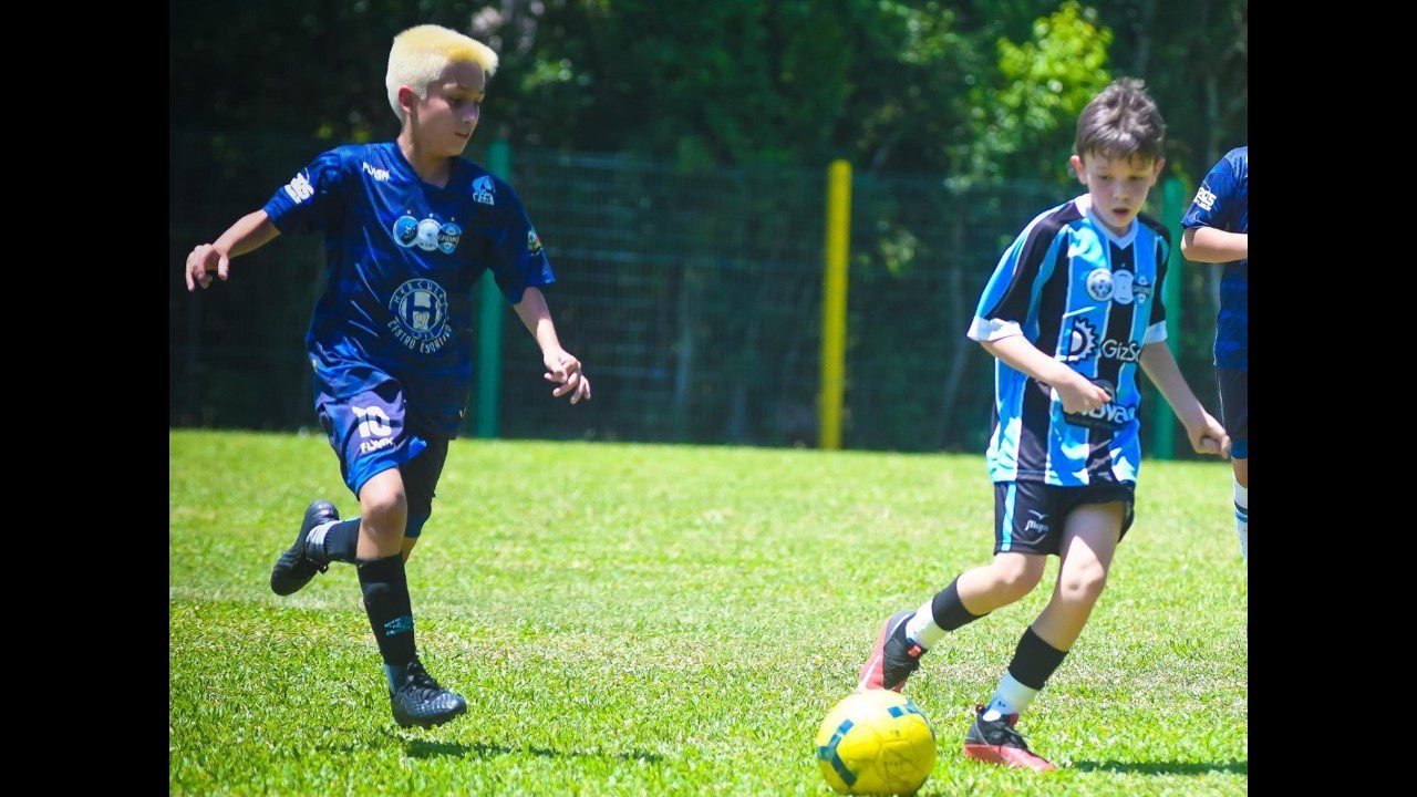 Equipes Sub-9 e Sub-11 de escola gravataiense vão disputar a Grêmio Cup