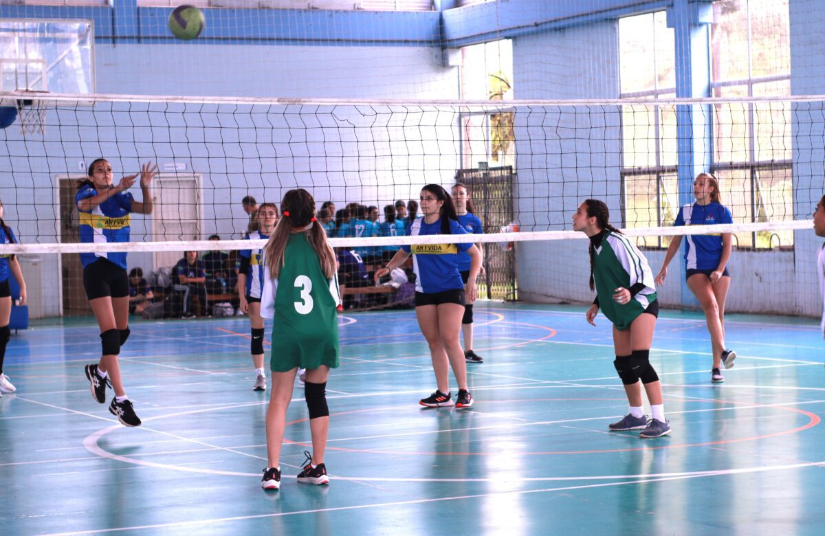 Mais de 30 equipes participam da Copa Aline Fofonka de Voleibol em Gravataí