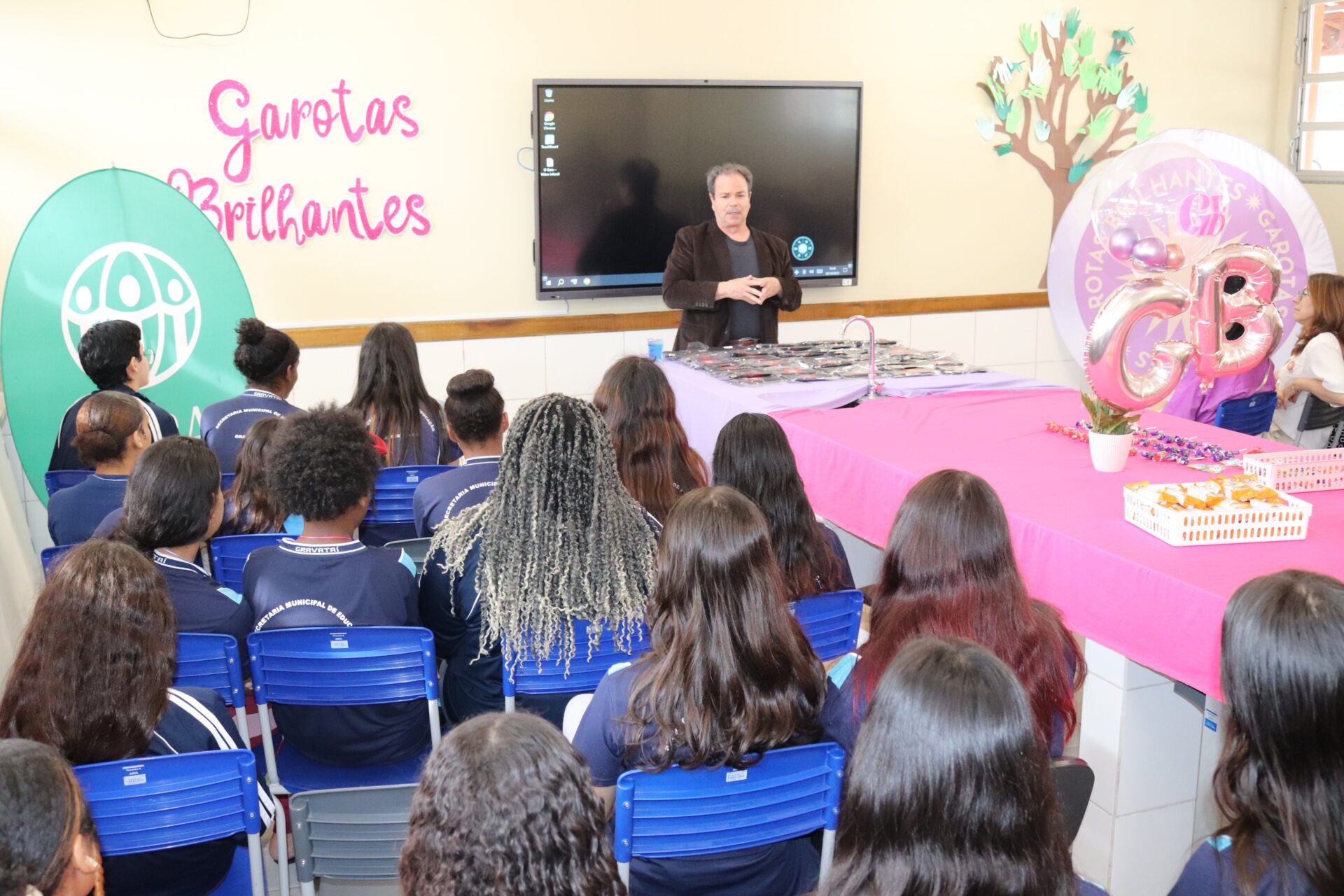 Alunas de Escola de Gravataí participam do projeto Garotas Brilhantes