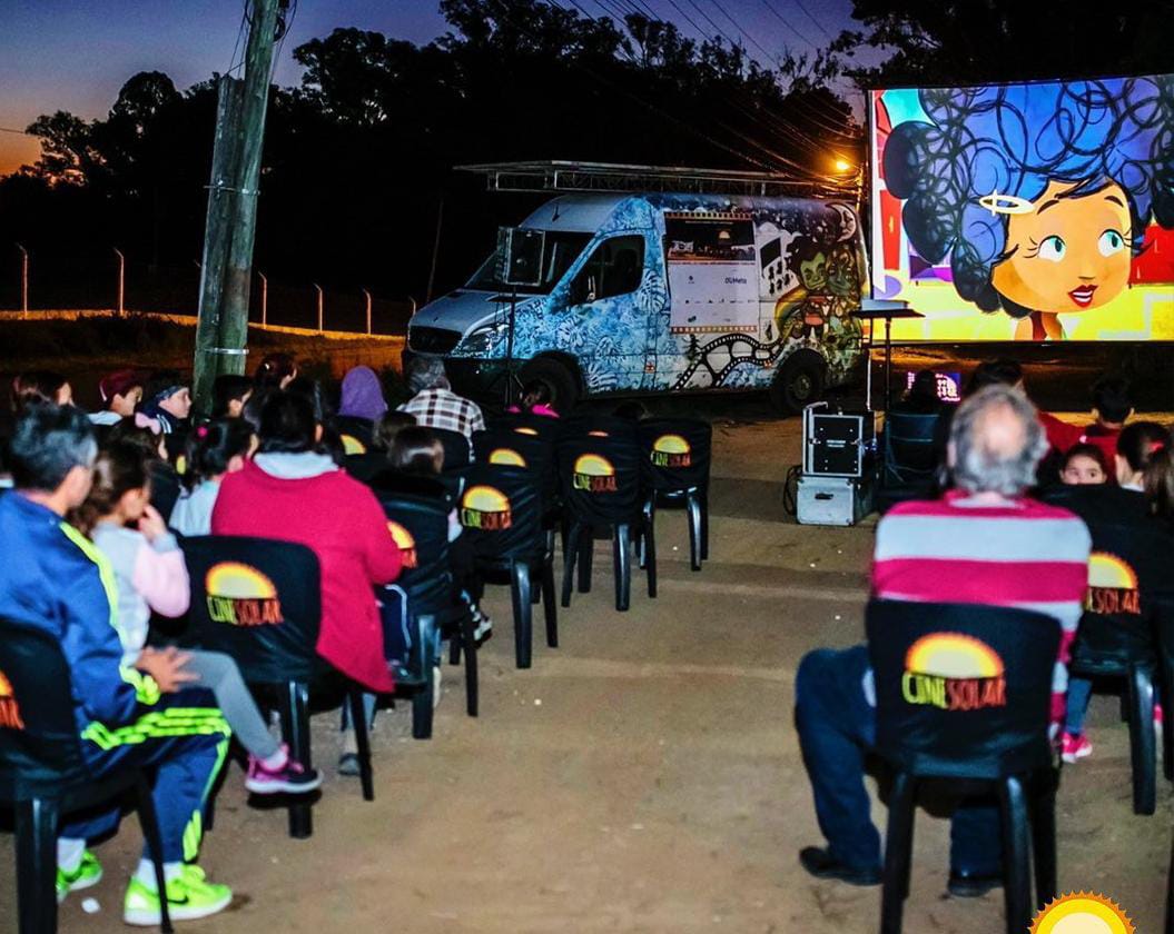 Cinema itinerante movido a energia solar chega a Gravataí nesta quarta-feira