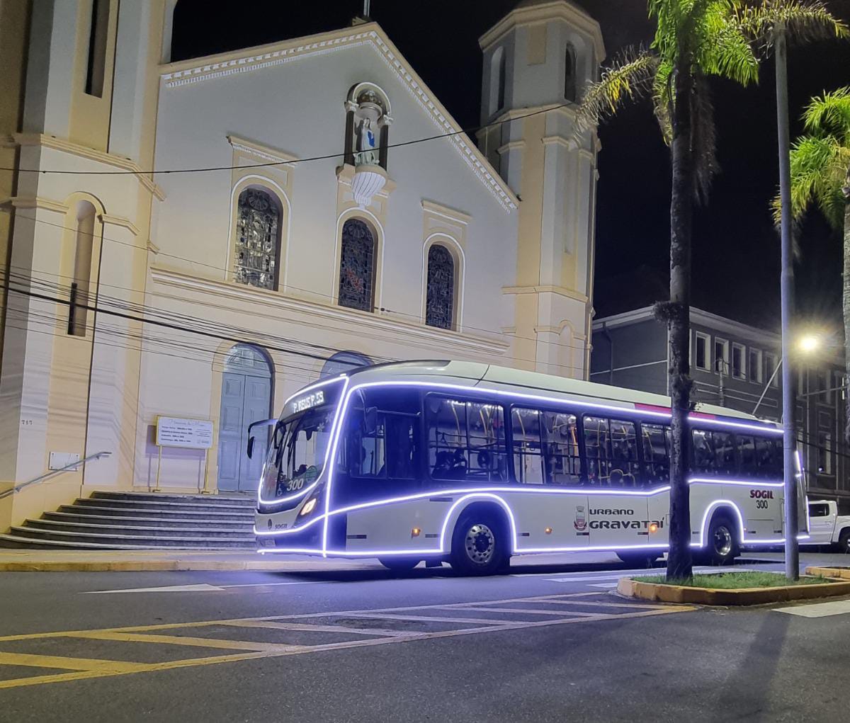 Ônibus Iluminado da Sogil começa a circular em Gravataí nesta sexta-feira