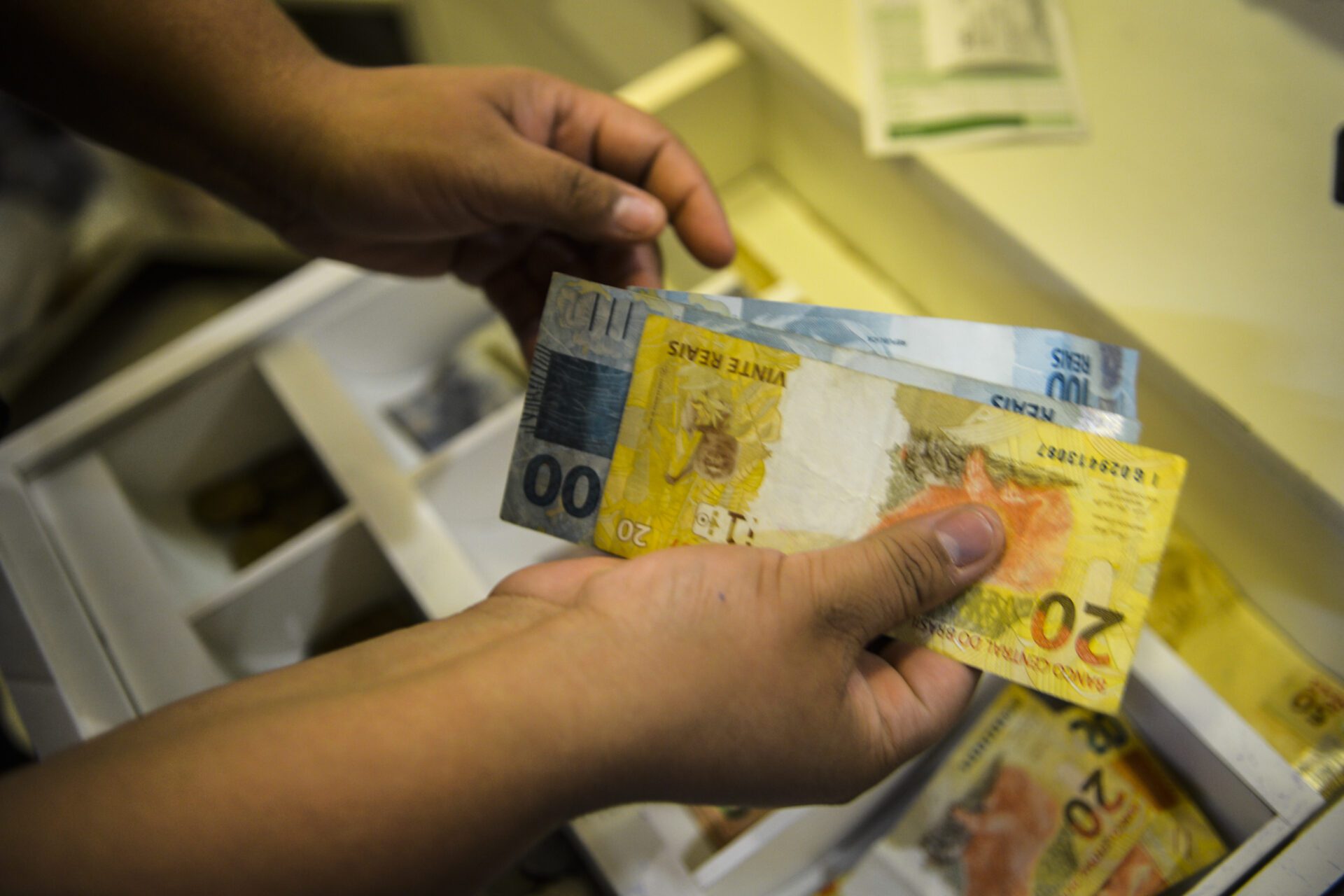 Salário mínimo sobe para R$ 1.412, confirma Governo Federal