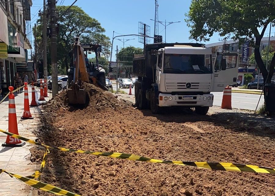 Principal avenida de Cachoeirinha recebe obras de reforma e revitalização de calçada
