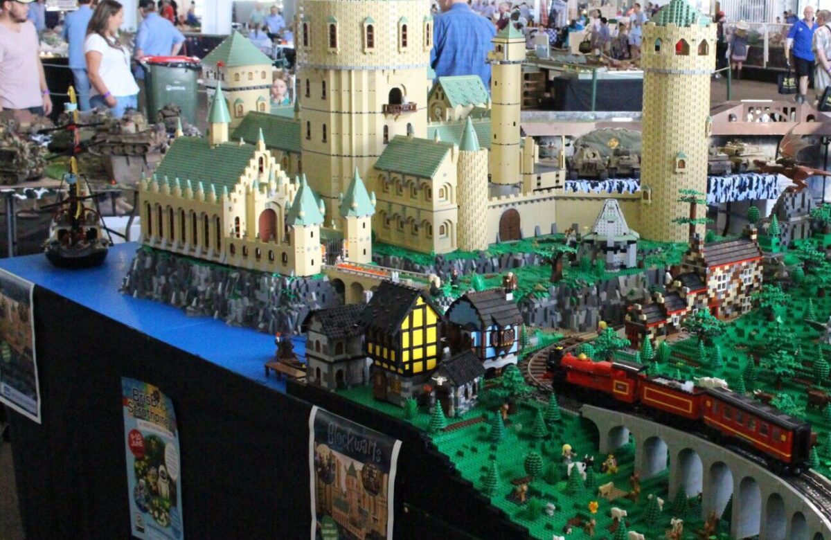 Com mais de 50 mil blocos, Gravataí Shopping promove exposição gratuita de Lego