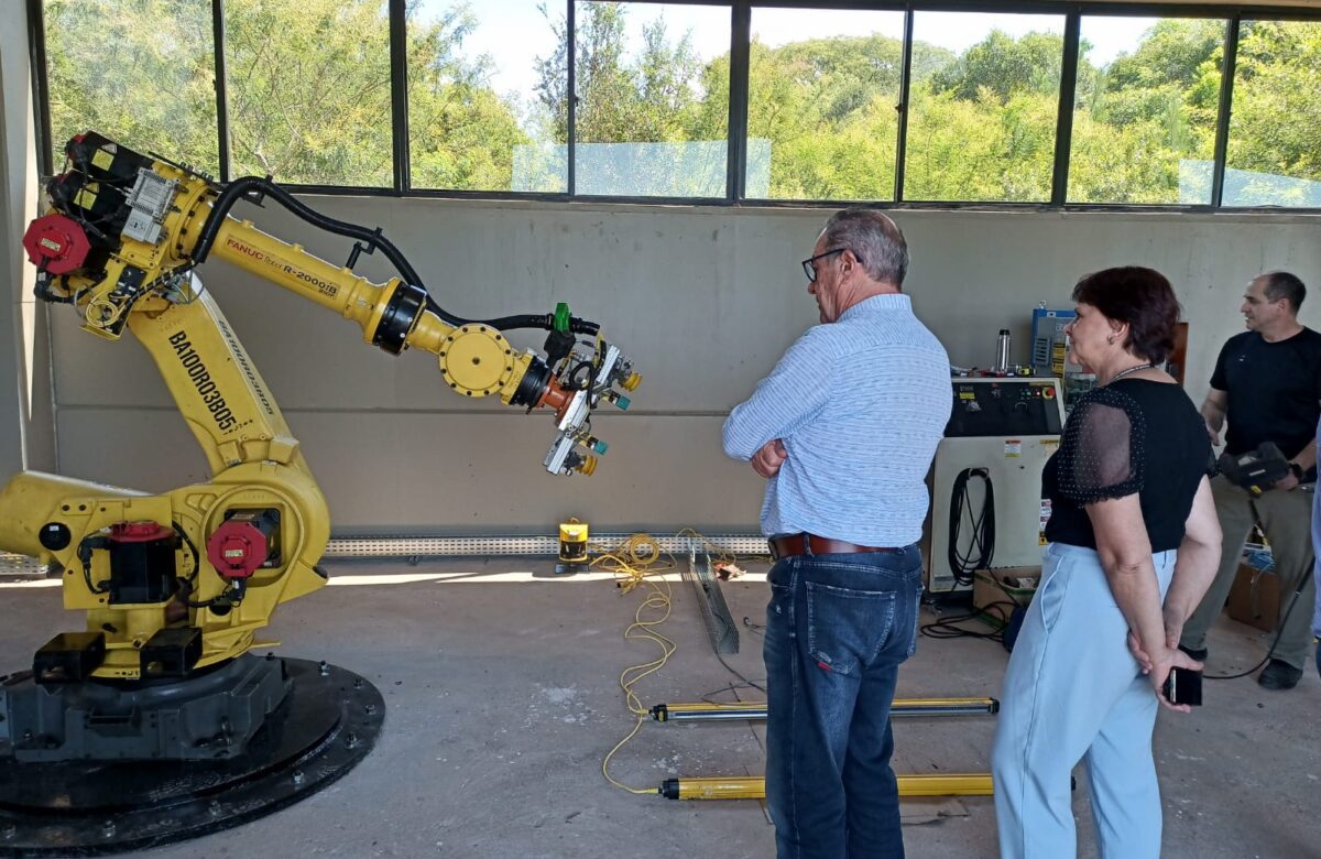 Novo braço robótico que auxiliará na indústria 4.0 será inaugurado em Gravataí