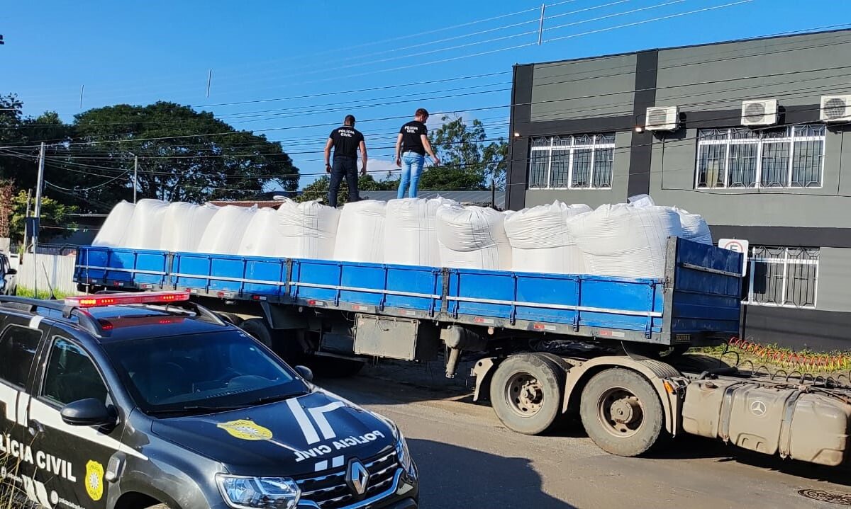 Policiais de Gravataí interceptam caminhão com mais de 200 kg de drogas e prendem casal por tráfico