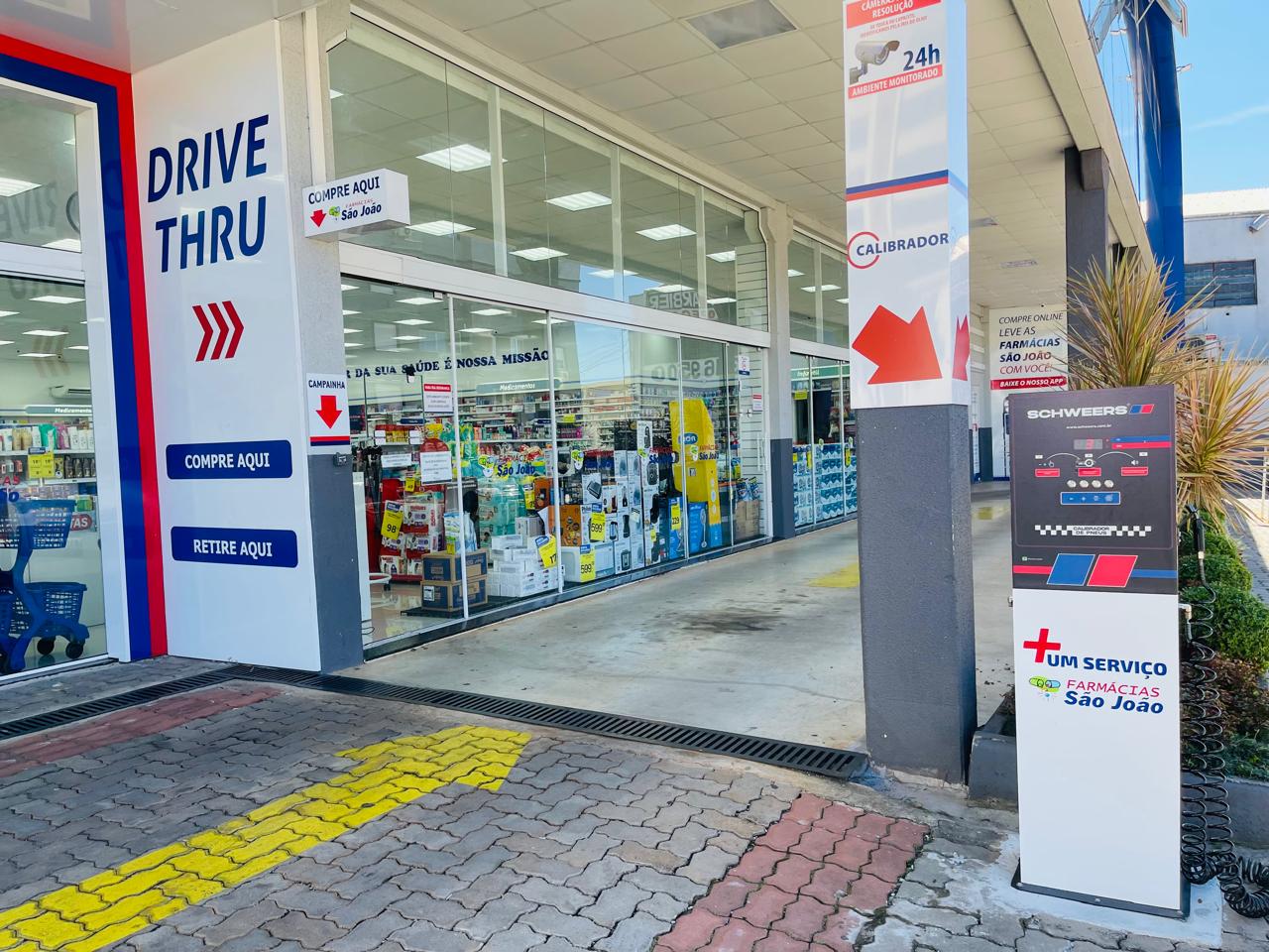 Calibradores de pneus começam a ser instalados nas farmácias São João