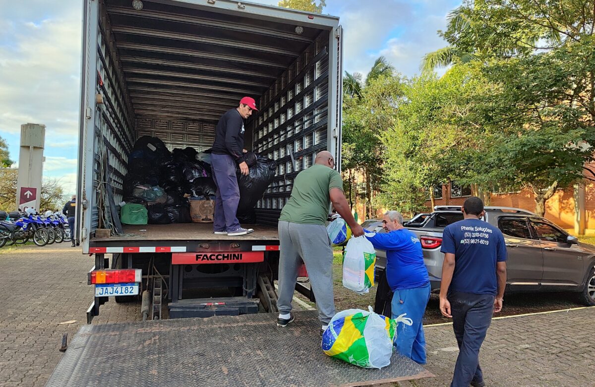Gravataí destina caminhão com doações de roupas para o município de Alvorada