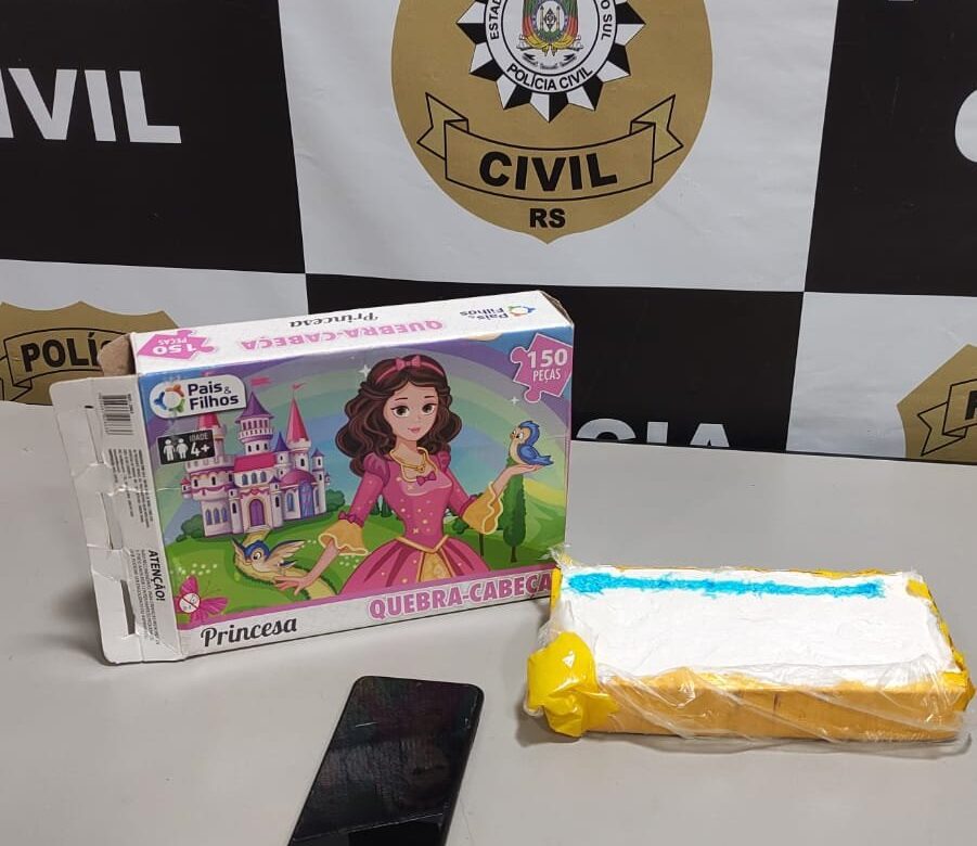 Homem é preso com um quilo de cocaína em Gravataí; droga era escondida em embalagem de jogo infantil