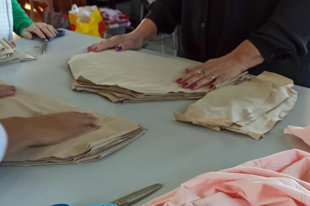 Para a produção de roupas íntimas, ONG das Calcinhas recebe doações em Gravataí