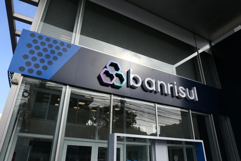 Banrisul anuncia socorro de até R$ 150 mil por CNPJ para retomada no RS